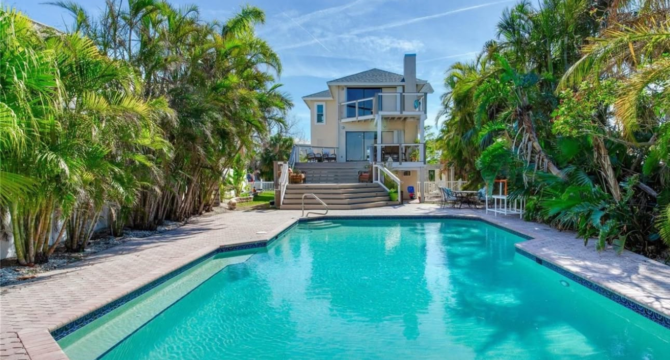 Bluewater Lakefront Retreat