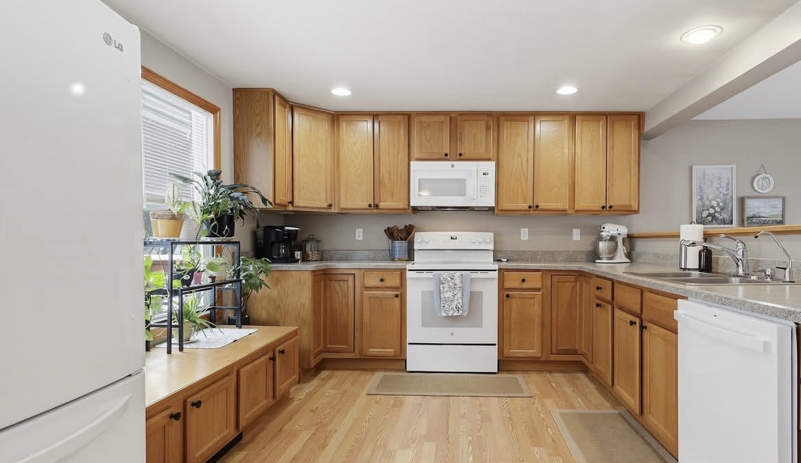 Novi Lakeshore Modern Home