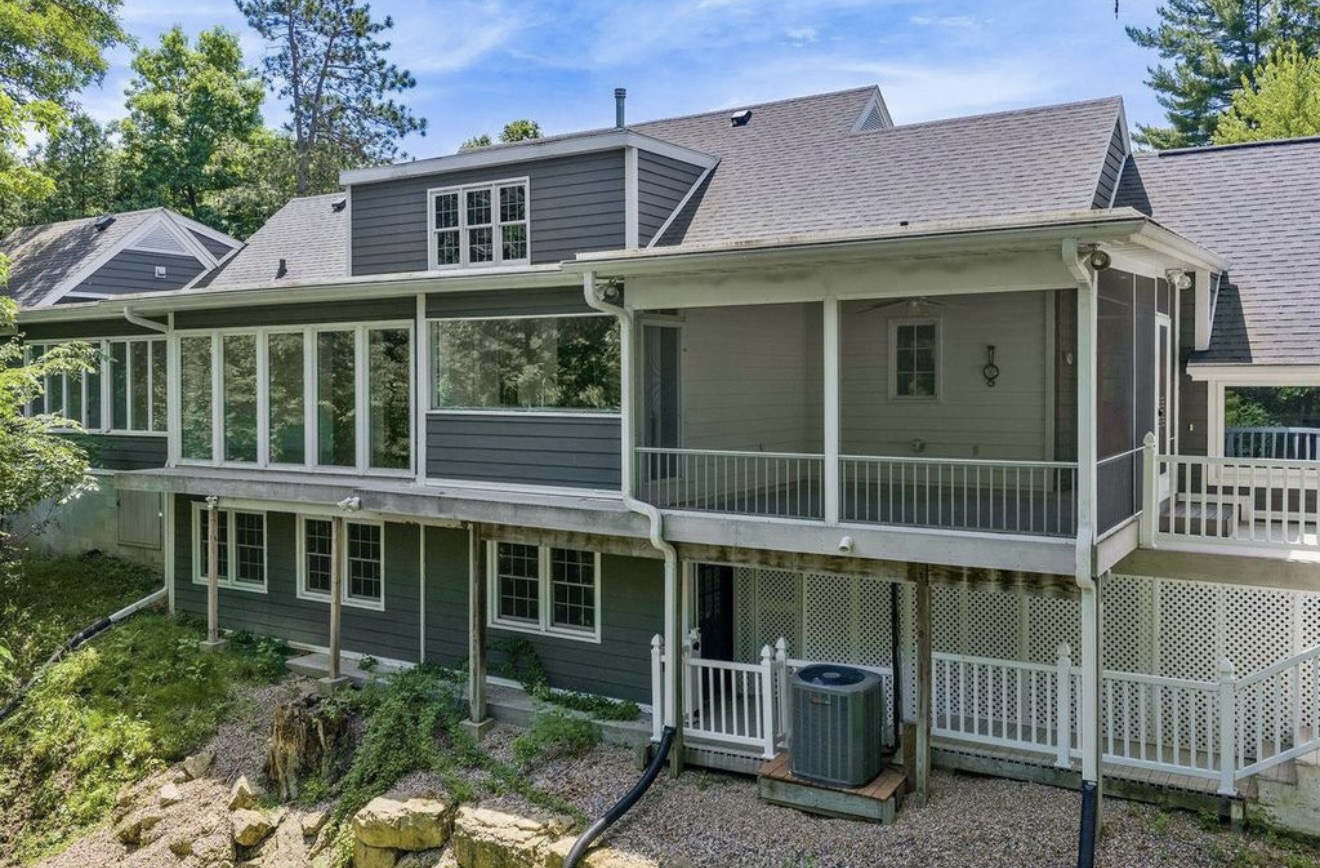     Oak Creek Manor