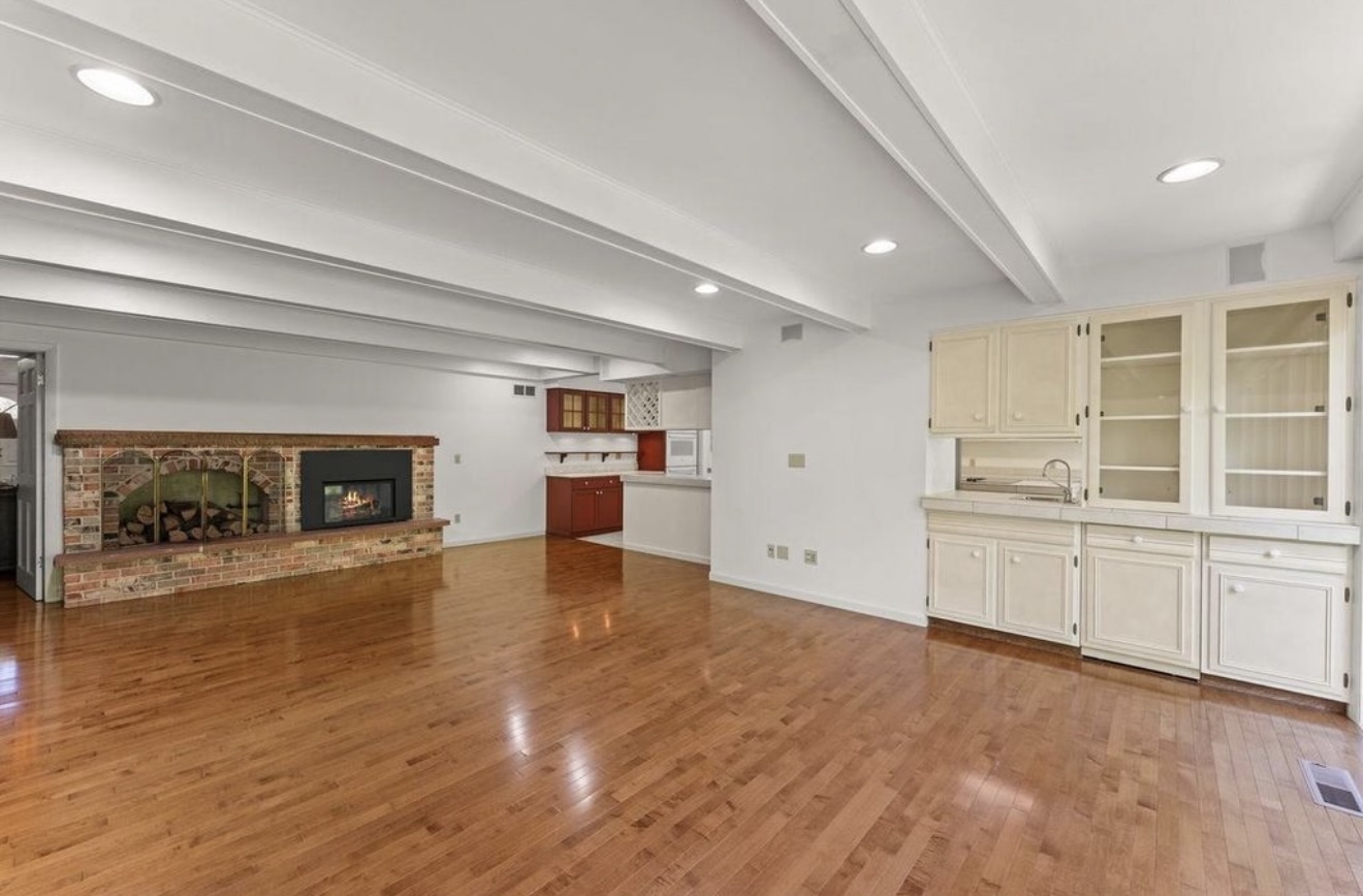     Oak Creek Manor