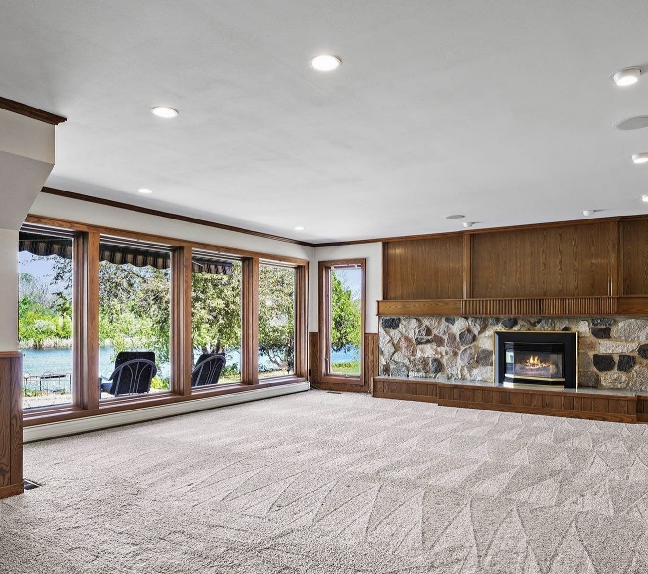 Silver Lake Grand Estate