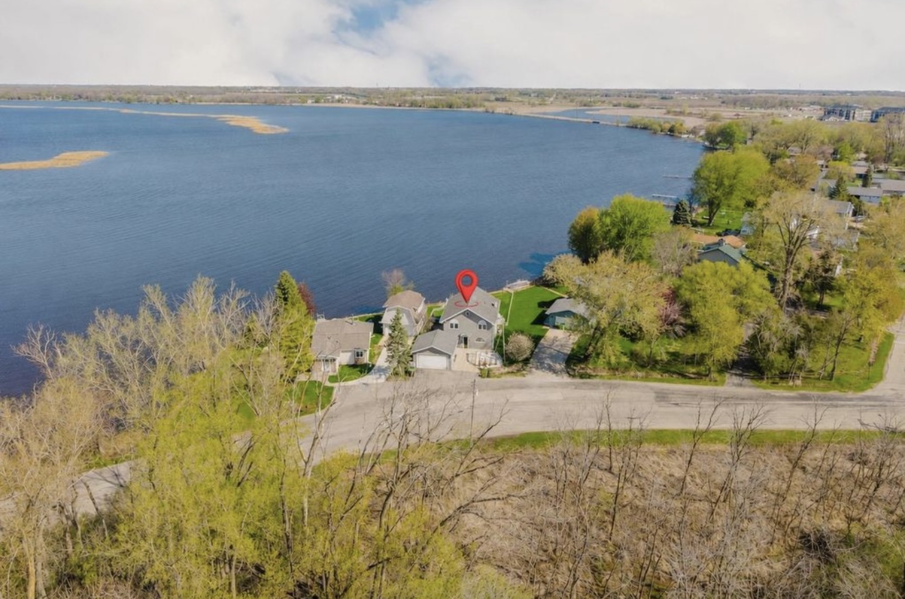     Lakeside Residence