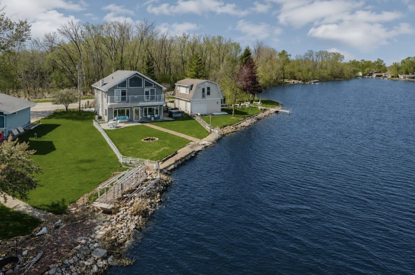     Lakeside Residence