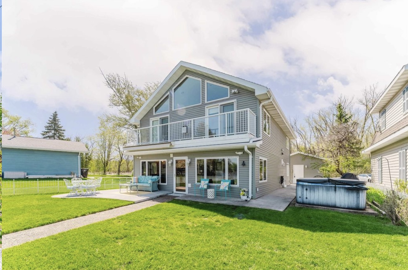     Lakeside Residence