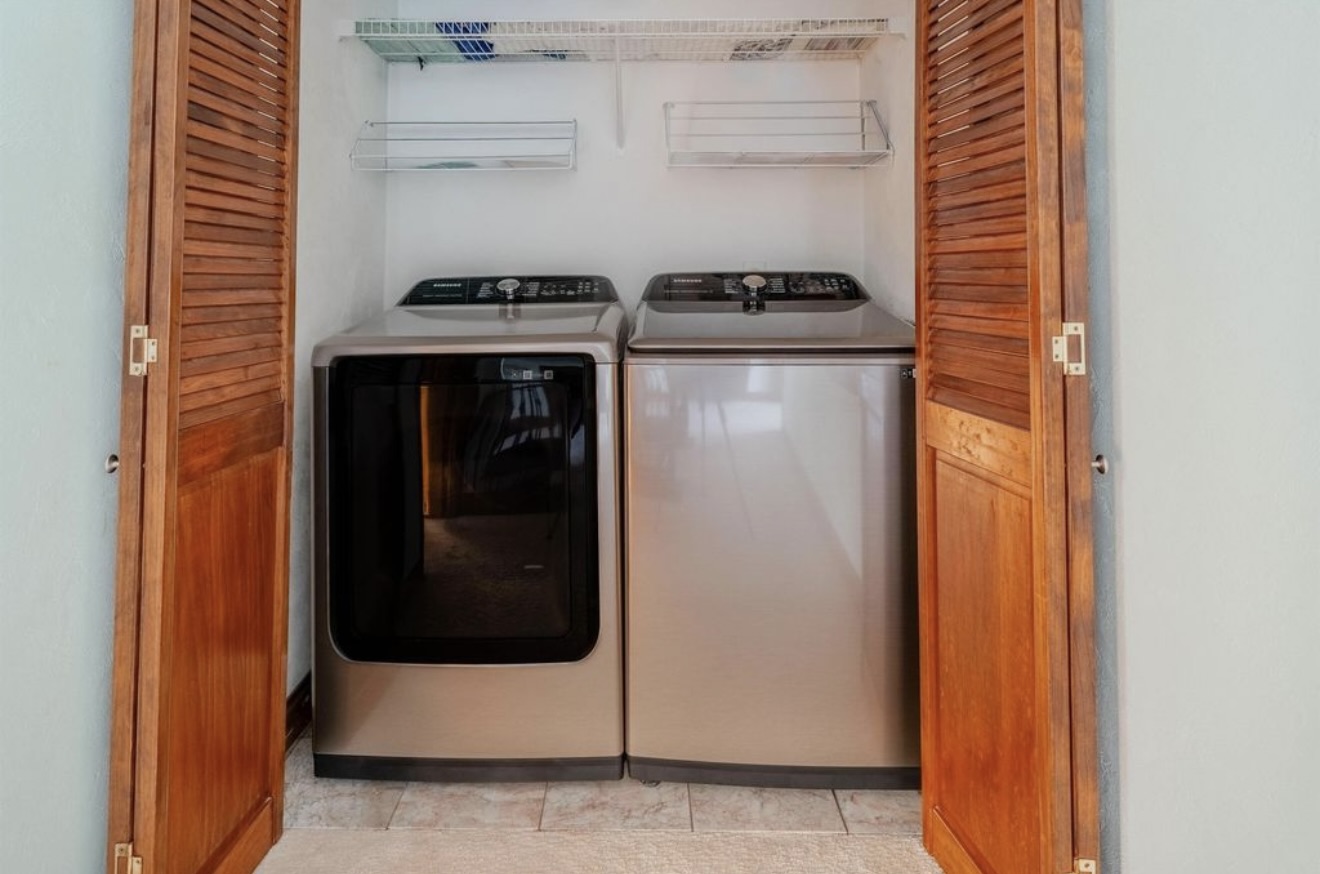     Lakeside Residence
